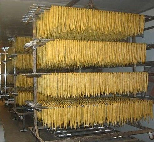 南方熱科空氣能腐竹烘干機(jī)烘干工藝要點(diǎn)包括煮沸后的豆?jié){，經(jīng)過一定時(shí)間的保溫，烘干過程需要控制好溫度